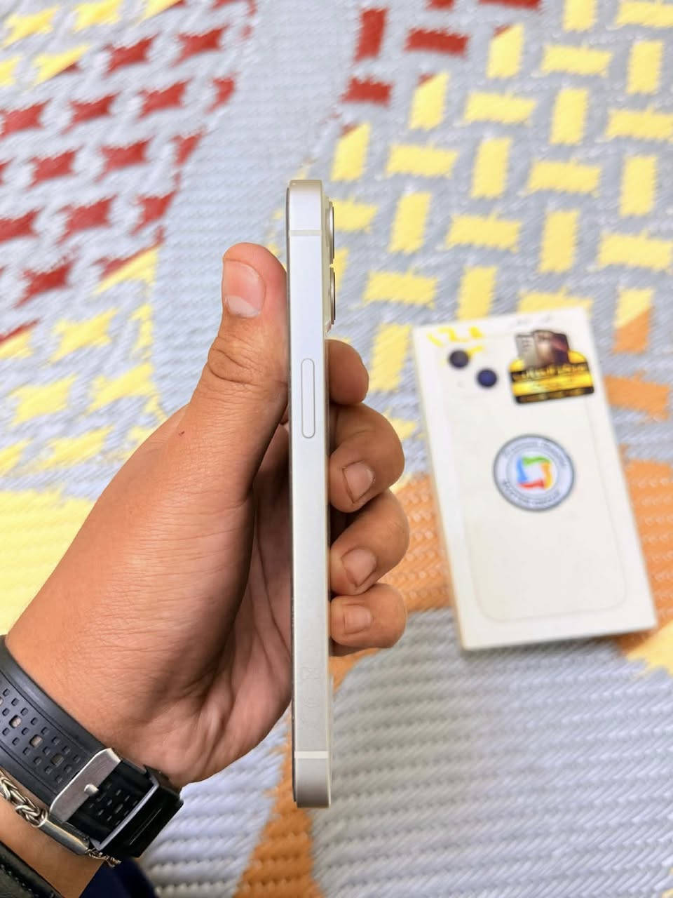 السلام عليكم جهاز ايفون 13 عادي للبيع نضيف جدا شخط ما بي بطارية 100 ضمان ماستر السعر 525 وبي مجال بسيط العنوان بغداد الرشاد الرقم *********** هاذ الرقم واتساب فقط
