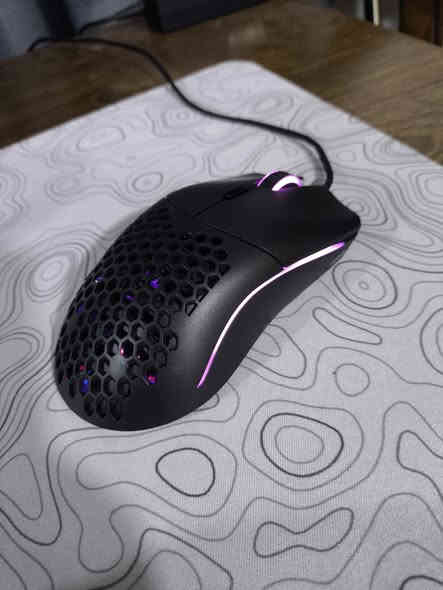 ماوس للبيع 
GLORIOUS MODEL O
مستخدم قليل جداً 
السعر 65 و بيه مجال 
للتواصل ع واتس ***********
