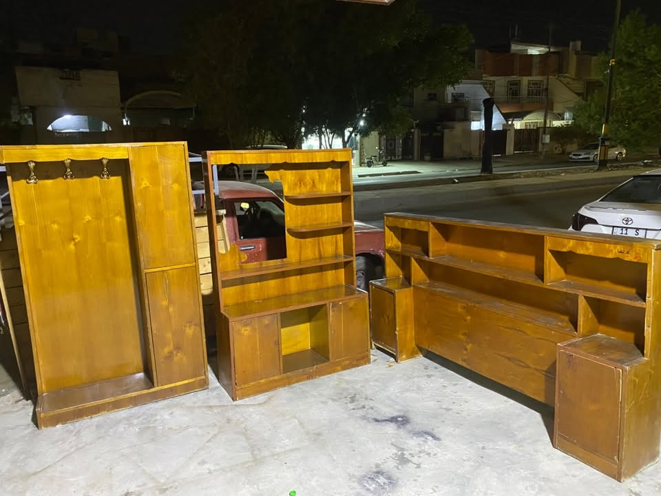 غرفه نوم صاج مستعمله للبيع موجوده بل تحرير بشارع اربعين سعرهة مناسب نقص مرايه 
رقم ***********
