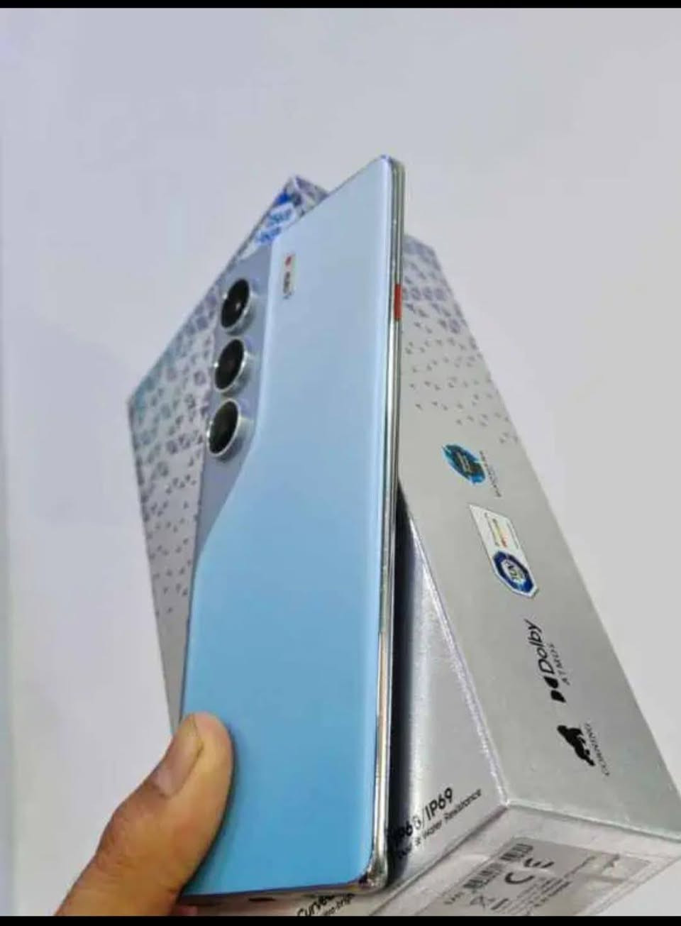 جهاز تكنو كومو للبيع ضد الماي شرط ذاكره 256 امراوس بايفون ونطي فرق عادي بس كون الجهاز نضيف لن جهازي صارلي شهر ماصارله من خذته  رقمس ***********
