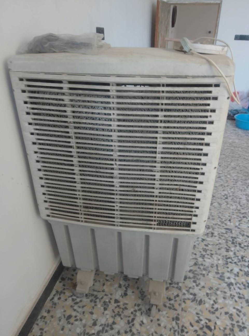مبرده كنفيرة جانت تشتغل وفجاه نزلناها نشغلها وما اشتغلت واتر بأم شغال ما اعرف شنو عطلها ابيعها كشر *********** بغداد العبيدي سعرها 50

