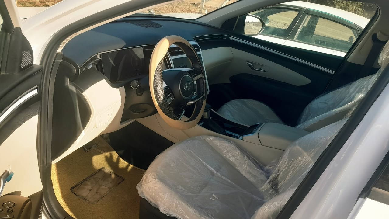 السلام عليكم  توكسان  موديل ٢٠٢٤ فول بني روما ماشيه ٢٠ الف  رقم شمالي تريد وكاله تريدتحويل الشراي يتصل على ***********.
