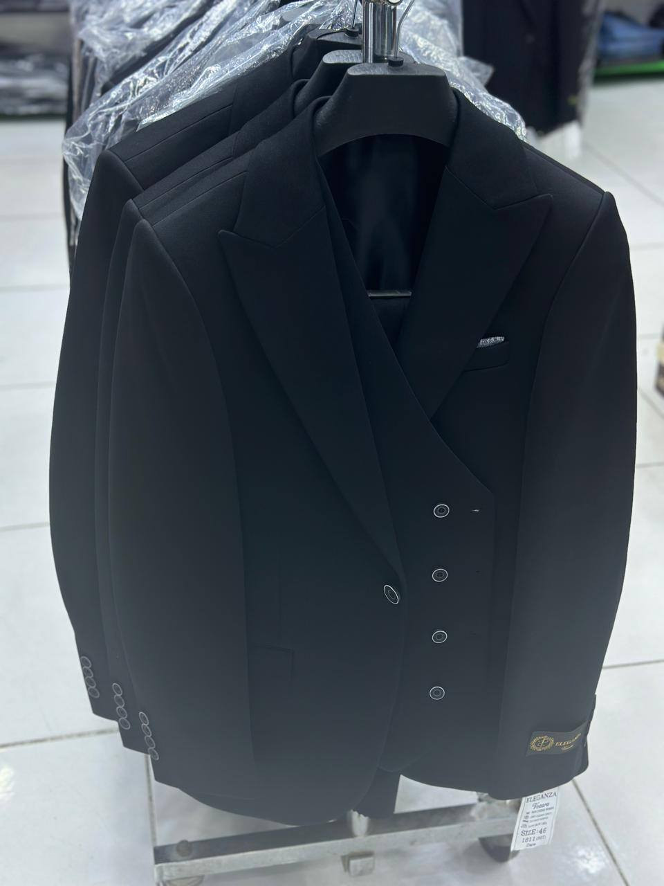 ✨ بفضل الله وكرمه ✨

يسرّنا في أزياء مكي الدلفي أن نعلن عن وصول الوجبة الجديدة بدلات التخرج 🤵🏻‍♂️
وذلك تزامنًا مع مناسبات التخرج الجامعية  ❤️

نسأل الله أن يكون مستقبل خير وبركة على الجميع، ونسعد بخدمتكم وتوفير أجمل الموديلات والستايلات الرجالية.

🔹 وصلت الوجبه الجديده من
بدلات التخرج لون اسود فقط موديل سراوين  و موديل 3 قطع 
  قياسات 
(44-45-46-48-50-52-54-56-58)

📍 العنوان: واسط - الكوت 🌺

📞 للاستفسار:
***********
***********

✨ نتشرف بزيارتكم دائمًا ونسعد بثقتكم بنا ✨

#ازياء_مكي_الدلفي
#ساحة_العامل_شارع_الف_عافية_مقابل_حميد_كرزات_مجمع_بلادي_ازياء_مكي_الدلفي
#ملابس_رجالية #ستايل_عراقي #أزياء_رجالية
#عروض_العيد #ملابس_العيد #موضة_رجالية
