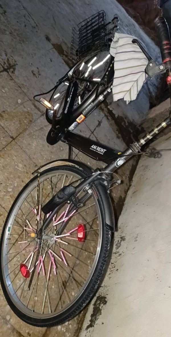 السلام عليكم 
شباب بايسكل للبيع مواصفات كدامكم نضيف 100/100 بايسكل ياباني بس ناقصة بريك امامي بايسكل مختم مديل 2016 مكاني بغداد حي الاعلام سعر البايسكل 80 بي مجال للشراي الشراي يتصل على هاذ الرقم واتساب ***********
