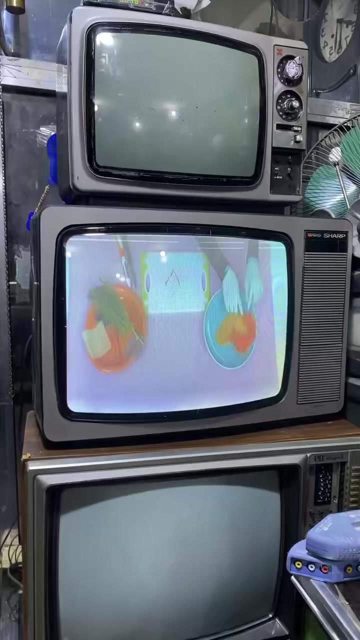 تلفزيوناتنا خشب قديمة للبيع ***********
