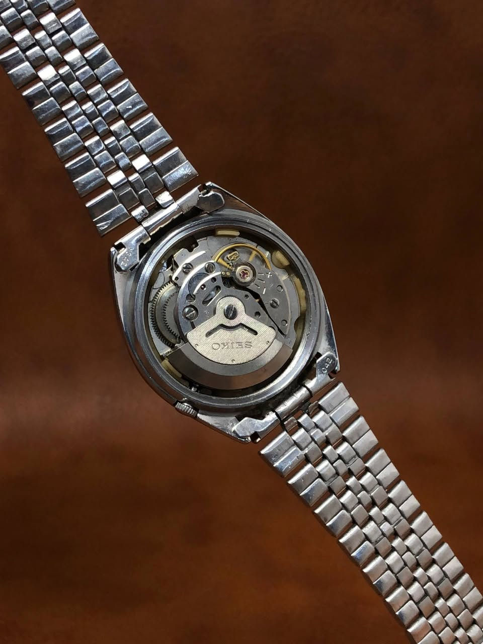 الماركة : SEIKO 5 
الماكنة : أوتماتيك ياباني 
•••••••••••••••••••••••••••••
مادة الصنع : ستانلس ستيل 
الصنع : ياباني 
* مُقاومة الماء 
* منفذ يومي - شهري  " Day Dat "
* تحتوي على 21 حجر
* عقارب مضيئة
* سير حديد غير مستبدل
•••••••••••••••••••••••••••••
السعر : ( 55 ) الف دينار فقط
التوصيل لجميع محافظات العراق 🚕
للحجز والأستفسار دايركت 📥

 #ساعات_أصلي


**إذا كنت صاحب هذا الإعلان وتريد حذفه لأي سبب، رجاءا أرسل رسالة إلى الدعم الفني**