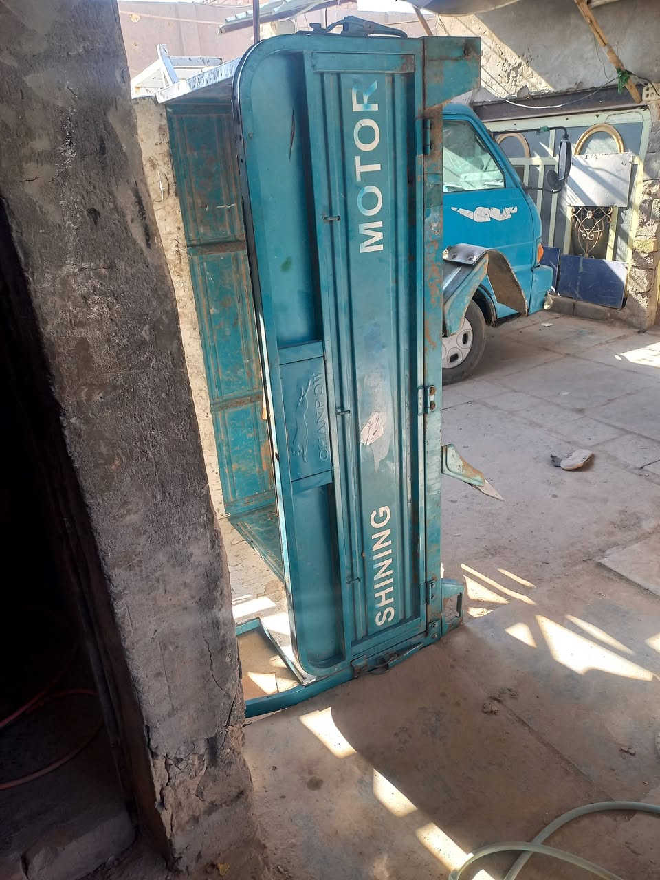 السلام عليكم بدي نظيف للبيع المكان حله السعر 225 هذا رقمي ***********
