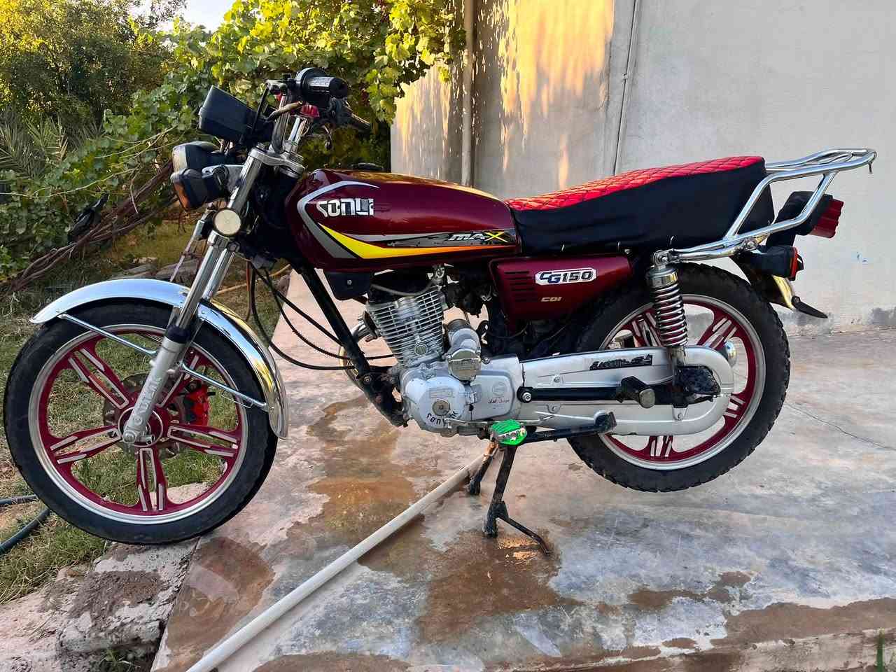 السلام عليكم ماطور🛵 للبيع                                           سولنك سافين ☑️موديل2023 .      محرك 🕢شرط 🛠️كهربائي وضع شركه☑️ ماطور احلى من الصور 📸.  السعر خاص للاستفسار والتواصل 📞معي ***********
