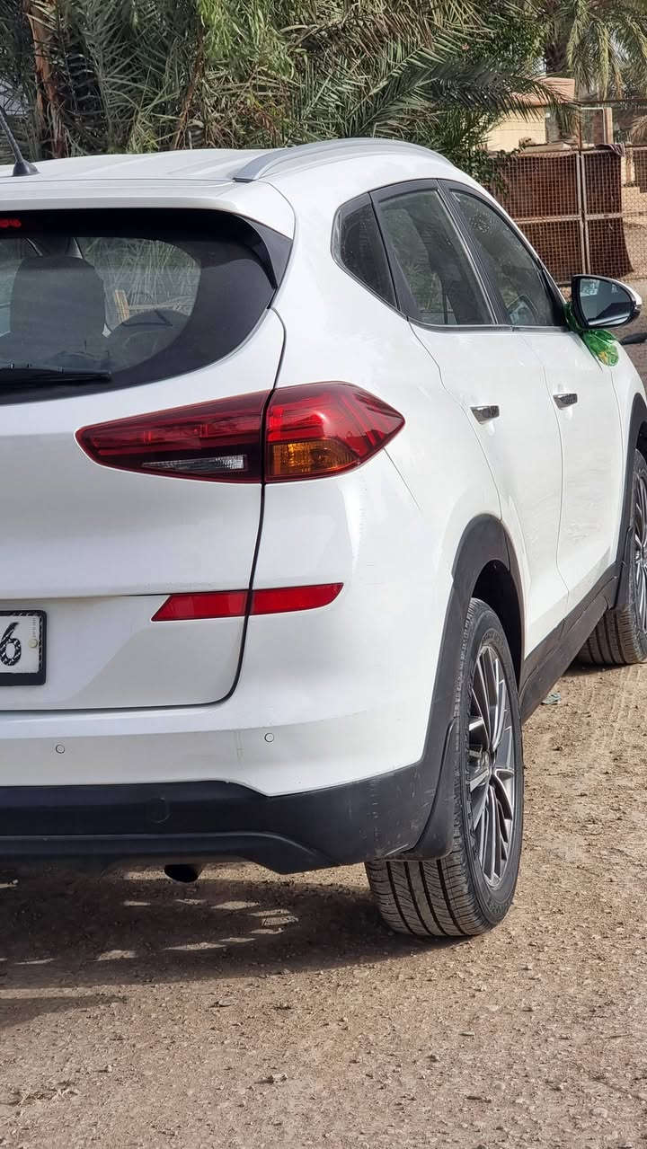 بسم الله .. ماشاء الله
الــسـلام علــيكـم تـوسـان خليجي شركة القاصد 
السيارة ماشاء الله على وضع الشركة مكفولة كفاله عامة من الضرر و الزلع السياره رقم بغداد دولي الجديد
الموديل / 2019 
اللون/ أبيض
ماشية / 90 الف قابل للزيادة
المواصفات فول 1 / 1 عده البنوراما 
المحرك / 2000 دوش المرغوب 
بصمه تشغيل 
بصمة ابواب 
الداخل / لون اسود وبيجي 
كشنات جلد كهرباء
كاميرا / اماميه وخلفيه 
قطعتين تبريد / امامي وخلفي 
اضواء السياره / LED مع عدسات 
حساسات خلفية
5 / ويل كب 
أنظمة قيادة ذاتيه 
صدر امامي وخلفي جدد
إشارة بالمرآة و المري شفط 
وكثير من المواصفات التي لم تُذكر 
السيار نظيفه جداً و مكفوله كفالة عامه 
السعر / 198 ورقه 
 غير متواجد على الفيسبوك اتصل على الارقام التاليه رقم الهاتف/ *********** 
***********
علماً السيارة بأسمنا و تحويل مباشر 
مكان السيارة / بابل
