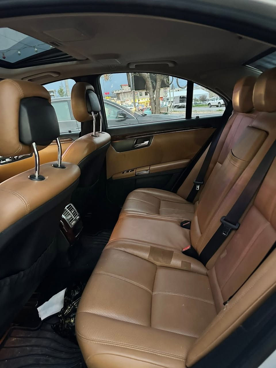 Mercedes Benz s550 2008
مواسەفات یابانی 
V8بێ تۆربۆ مەرغوب
هەموو گیانی ئیش ئەکا 
گێڕ و مەکینە و کارەبای بە شەرت
چوپەکانی مەزبوەت ئیش ئەکا 
٢ پەڵەی بچوک بۆیاخی هەیە ڕەسمی سۆنەریم داناوە
٧٧$ مەجالێکی زۆر کەم 
بێ کۆدە بەیانی بیکە بە ناوی خۆتەوە
***********

