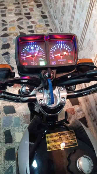 السلام عليكم دراجه للبيع
٤كير نامه وكيل 2025 أوراق موجوده
السعر ٧٥٠ وبيه مجال قليل 
مكاني البياع الشرطة الخامسه رقم الهاتف ***********
