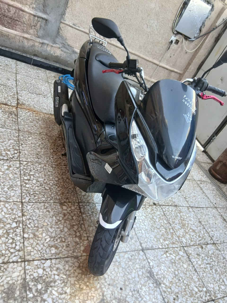 السلام عليكم للبيع دراجه pcxجيل الاول  دراجة مال رمبه الدراجه  ياباني كفرات ابلاديه 
دراجه كامله أستان كهربائي حساس ازدحام  لا تبخير. ولاتنقيص الدراجه مكينه لوك شلعه معدل خير من احلا من الصور مال جناي المكان بغداد الصالحية قرب كراج العلاوي  دراجة مكفوله اي نقص مابيه السعر( مليون 350)
وبيه مجال الاتصل
***********
