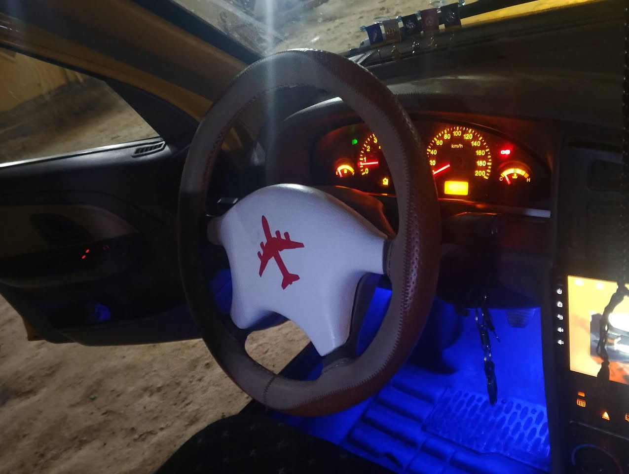 سلام عليكم سياره بيجو لميس موديل 16 مكفوله كفاله بس بيه طخطخات بصيطه المحرك شادينه جديد فرنسي وكير مكفول كفاله السعر 48 وبيه مجال للشراي 
***********
