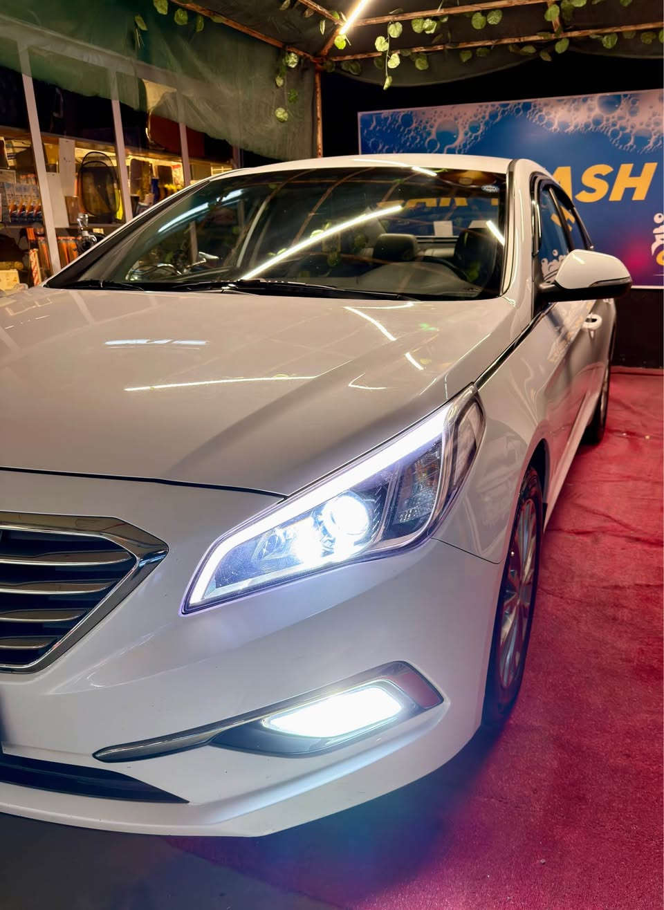 هيونداي سوناتا 2015 خليجي كلين 
لون أبيض صدفي من الدعامية الى الدعامية بشرط بدون صبغ وبدون تعديل حتى الدعاميات بدون صبغ
مكينة 2.5 دوش المرغوب بشرط 
كير ATF ست نمر بشرط سيرڤس جديد 
السيارة فول مواصفات ماعدا البانورما 
3 انظمة قيادة ( Eco ، Normal، Sport )
داخل جلد لونين 
منظومة زينون كاملة 
بگ لايتات ليد
كامره وحساسات خلفي
تحديد سرعة 
ويل كروم بلادي خليجي مع طخم تايرات جديد بالكامل
رقم جديد لسنة 2030 بأسمي مع هزة جديدة
صدر الگدام والورا بشرط الفحص على وضع الشركة 
السيارة ماشية 91 الف حقيقي 
بيها بطاقة بانزين 
موقع السيارة كركوك
السعر 185$ 
للأستفسار 
*********** كركوك, العراق
