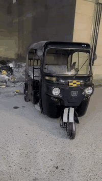 السلام عليكم
للبيع 2022  باجاج  مرقم بغداد بسمي 
معمره دووس + تكمتين فقط 
بارد بالصفحه  اليمنه شي قليل 
مكينه مجفته .. !! 
السعر ٨،٥٠٠ بيها مجال 
شرط تفحص سمكري وفيتر قبل لا تشتري ؟
*********** 
مكاني بغداد - الدوره
