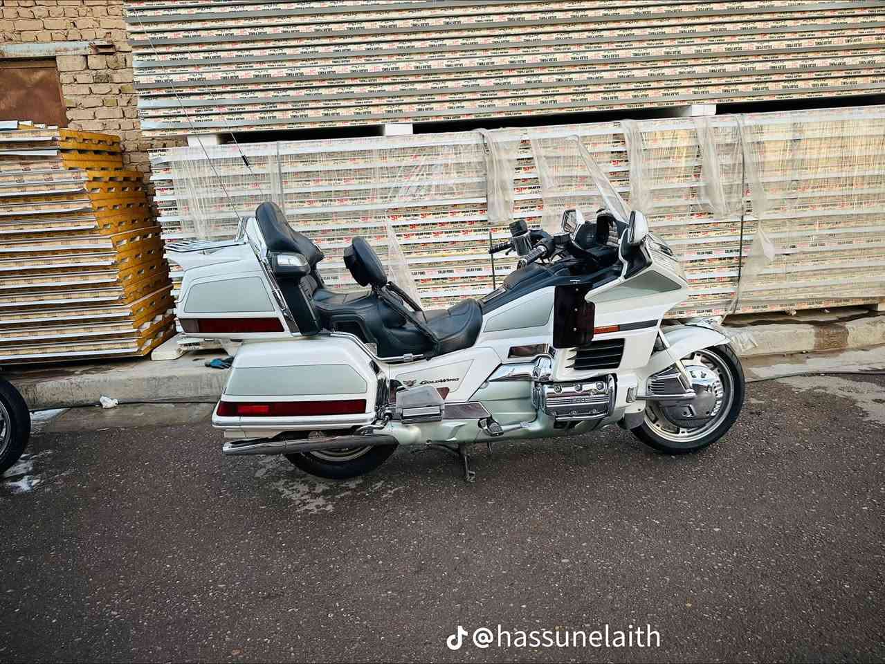 السلام عليكم دارجه 1500موديل 2000 جديده ومكفوله كفاله عامه رقمي ***********
