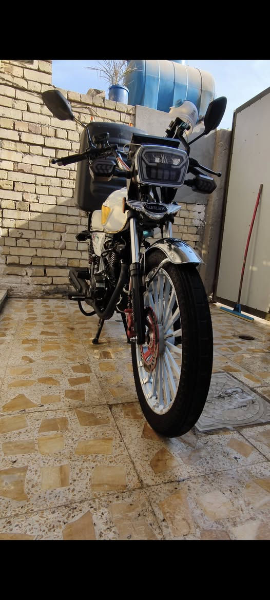 سلام عليكم سيفان للبيع موديل 2025 مكينه 200cc ماشية اقل ال 10 تالاف طالعه رمبة مكاتبة موجوده عدي بسمي مال الشراء السعر 950 مع المحلقات بدون ملحقات 800 وبية مجال بسيط مكاني بغداد الشعب الرقم *********** واتساب فقط
