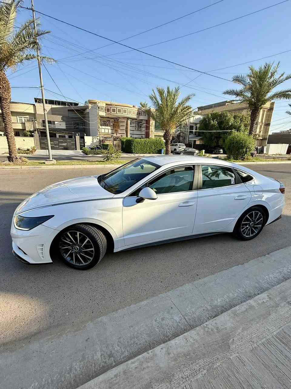 السلام عليكم 
سوناتة 2020 
رقم اربيل تحويل مباشر 
مكينة 2500  
حادث جاملغ امامي سرقة وخسفة بين الجاملغ والباب الخلفي 
مواصفات 
داخل جلد ابيض 
درايڤ مود
سايد بريك دكمة 
رادار 
السيارة جديدة بمعنى الكلمة 
السعر 140 
للأستفسار 
***********
