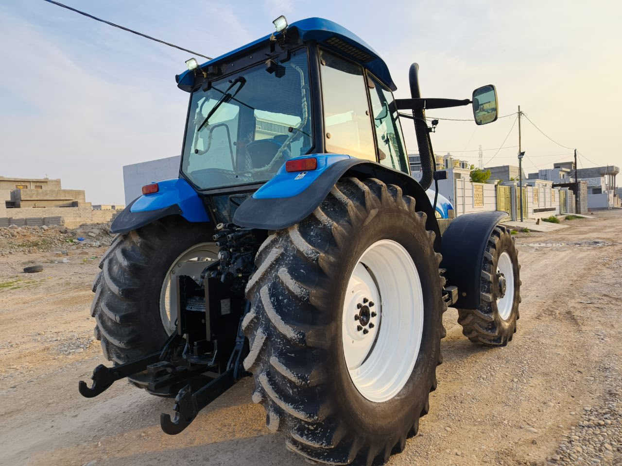 سلام عليكم 
للبيع 
نيهولند حجم120
موديل 2006
رقم أربيل 
السعر 40مليون
التصال(***********
