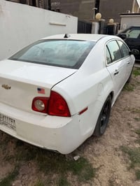 … اخوان  ماليبو 2012 رقم بغداد  مكينه 2400  السعر 7700 $ بيه مجال بسيط...