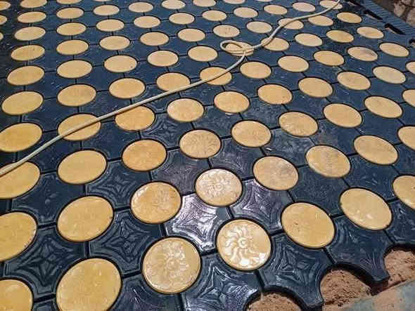 مقرنص مرمري بأشكال مختلفة 

🔴 استعمالاته : 
يستخدم لكراج السيارات المنازل و الابنية و لارصفة الشوارع و لمماشي الحدائق و المتنزهات 

🔴 مميزاته : 

1️⃣ ناجح في جميع الفحوصات المختبرية 

2️⃣ لون عجينة كامل 

3️⃣ يتوفر بعدة الوان 

4️⃣ مقاومة انضغاط عالية 

5️⃣ مقاوم لرطوبة و الاملاح 

🔴 تتوفر خدمة توصيل لجميع محافظات العراق 🚛🚛

🔴 يتوفر ايضا كادر تنفيذ بدقة و مهارة عالية 👷🏻‍♂️

لطلب او الاستفسار يرجى مراسلة الصفحة او الاتصال على رقم ***********
