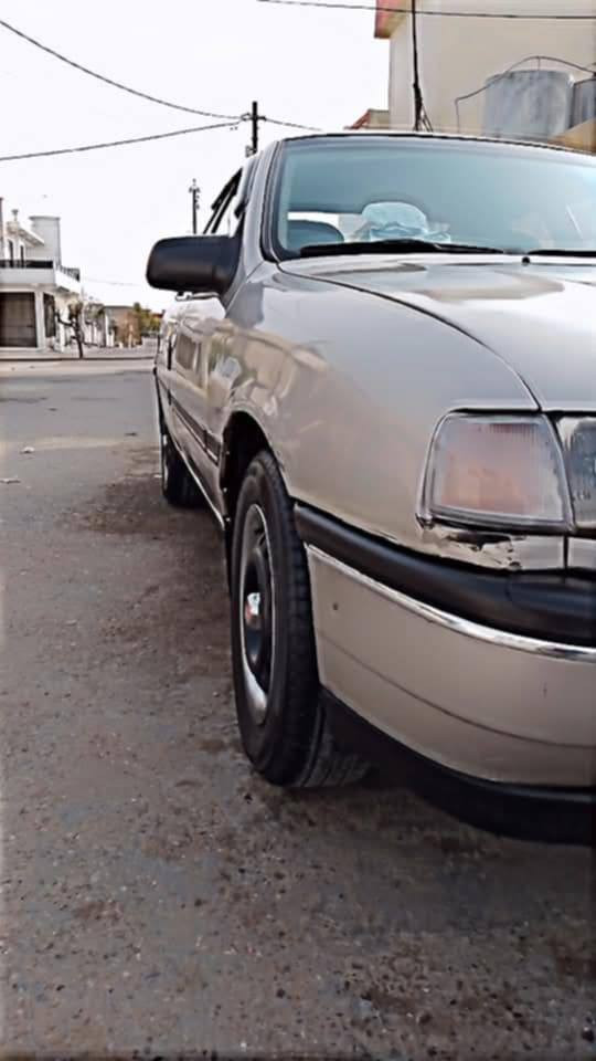 ئۆپڵ ڤکترا مۆدیل 1990ڕەقەم و سەنەوی بەشەرتی حاسیبە و ئەوەلیات مەکینە20 مەکینەی لۆک و تایەی لۆکە و کارەبایی مەزبوت بەشەرت هی  ماڵی خۆمە و دەعامی بۆ دەعامی بەشەرت هەتا بڵێی جوان و مەزبوتە.
شوێن:چەمچەماڵ                     ژ.م:***********
ژ.م:*********** واتساب و ڤایبەری لەسەرە.
