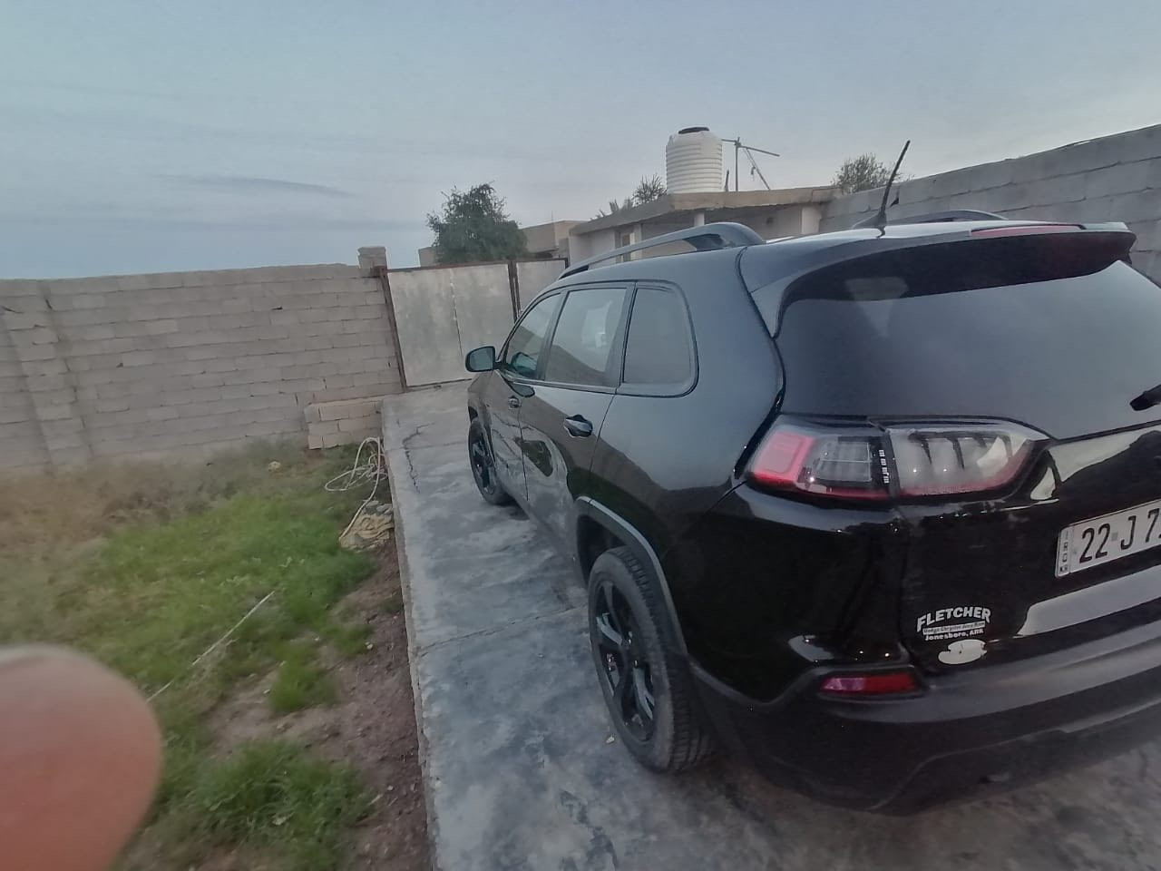 السلام عليكم للبيع سيارة ايرباكات سليمة
___________________________
♦️نوع السيارة:-جيب _شيروكي (بزون)
♦️الموديل:2020
♦️ ماشيه   -69 الف ميل 
♦️اللوحة:-  رقم اربيل 
  باسمي
مكينه 2400 
المواصفات 
1-شاشة صغيره
2-كامرة خلفيه
3_كشنات جلد
4-هند أبريك بصمة
5-كشافات زنون
6-لايت زنون
7-لد نهاري
8- اوتو ستوب 
9-ويل كب بلادي
10-بصمة تشغيل
11_بصمة أبواب
12-تحكم أستيرن 
13_حجم المحرك. 4 سلندر.                                             
14_داخل  اسود
رقم الهاتف   ***********
بي واتساب ***********
مكاني ديالى  السعر140 $بيها مجال الطيبين
