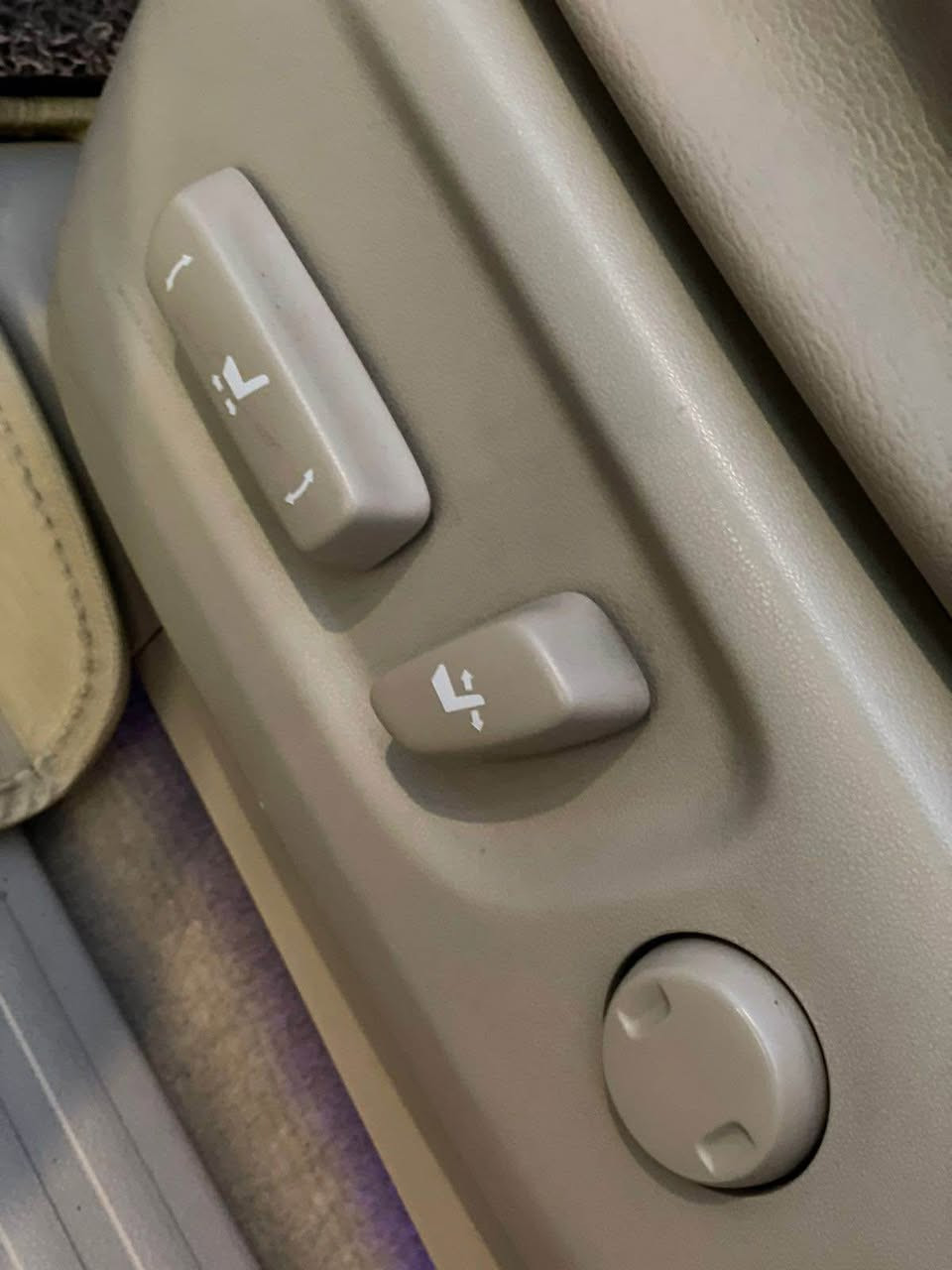 برادو TXS خليجي فوول ٢٠١٨
محرك سته سلندر  ٤٠٠٠
بصمه 
فتحه سلايد 
كراسي جلد
كراسي كهرباء 
فور ويل + نظام منحدرات 
حساسات كامره بلادي 
شاشه 
ثلاجه 
مغله ppf
زراك لايت 
زنون بلادي 
ماشيه 130 
رقم اربيل الجديد 
السياره بيه اتلث اصابع اباب خلف الصدر بارد فقط بدون فتح ونص دعاميه اماميه شخوط وعندي الصور قبل لا اصبغه 
السياره جديده بمعنى الكلمه بدون اي نقص من كل شي صيانه دهن فلاتر صدر كير مكينه كله جديد 
السعر  ٣٩٥٠٠ يعني ٣٩٠  ورقه السياره مصروف عليه تغليف ppf وعازل جام يوڤي 
الكراده شارع ٦٢
***********
*********** بغداد, العراق
