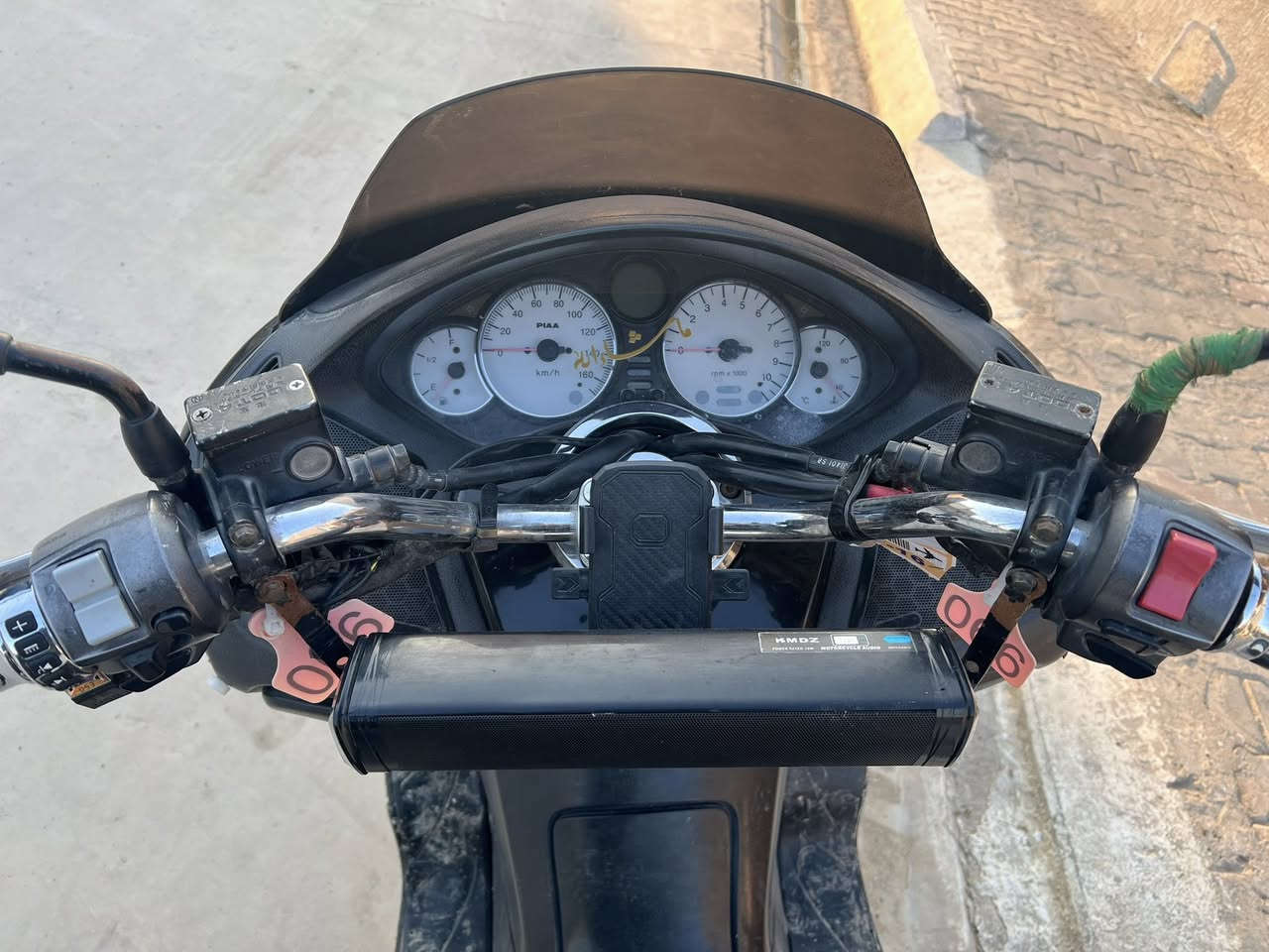 السلام عليكم دراجه فورزه للبيع  دراجه نضيفه ومرتبه مال جناي تجي تشوف بعينك جيب وياك فيتر وتعال افحص الدراجه دهن امزويل بانزين محسن تايرات جدد كفرات نضيفه حيل بشوفه بيه منضومه زنون سستم سماعات 🔊 كهربائيات كله شغال
السعر (900) او بيه مجال شي قليل 
الاتصال (***********)
