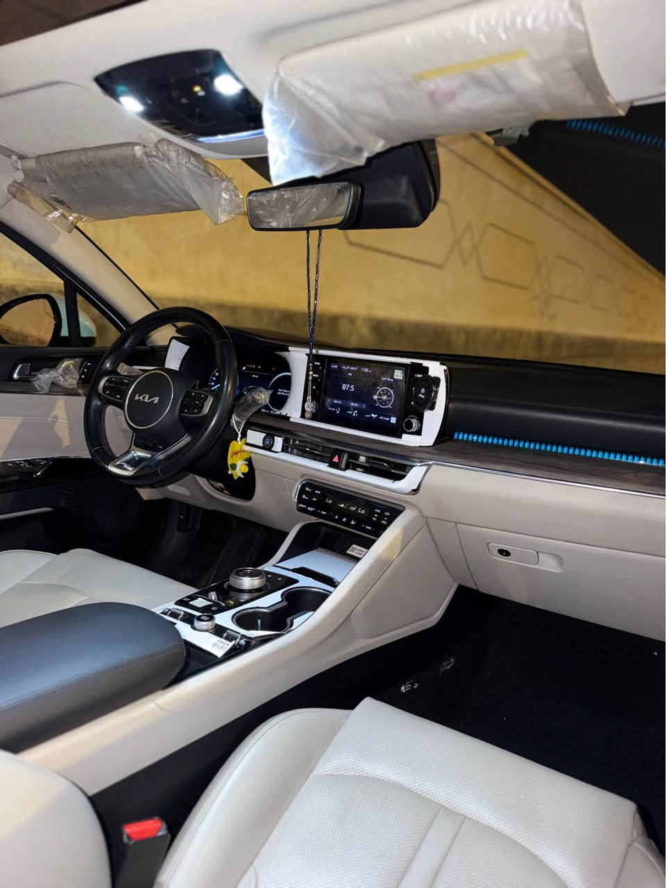 ا k5 kia وارد خليجي وكالة نم هايبرد 2023 رقم اربيل الجديد تحويل مباشر كفالة عامة سيارة نضيفة جدا جدا بحالة الوكالة فول مواصفات للاخير 1/1 مواصفات ال vip الخاصة.

رادار _ تثبيت سرعة _ ترحيب _ 5 كامرات محيطية _ بصمة _ تشغيل عن بعد _ بانوراما _ انارة داخلية _ بردات خلفية بلاد _مرايات شفط كهربائية _كشنات جلد ابيض _ تبريد وتدفئة كشنات _ كشن السائق وكشن الصدر كهربائي- خزن كشنات _ 4 انضمة قيادة سبورت سمارت ايكو _ شاشة كاربلي _ شحن لاسلكي _ كير ماوس .

للاستفسار:***********
مكان السيارة البصرة المعقل البصرة, العراق
