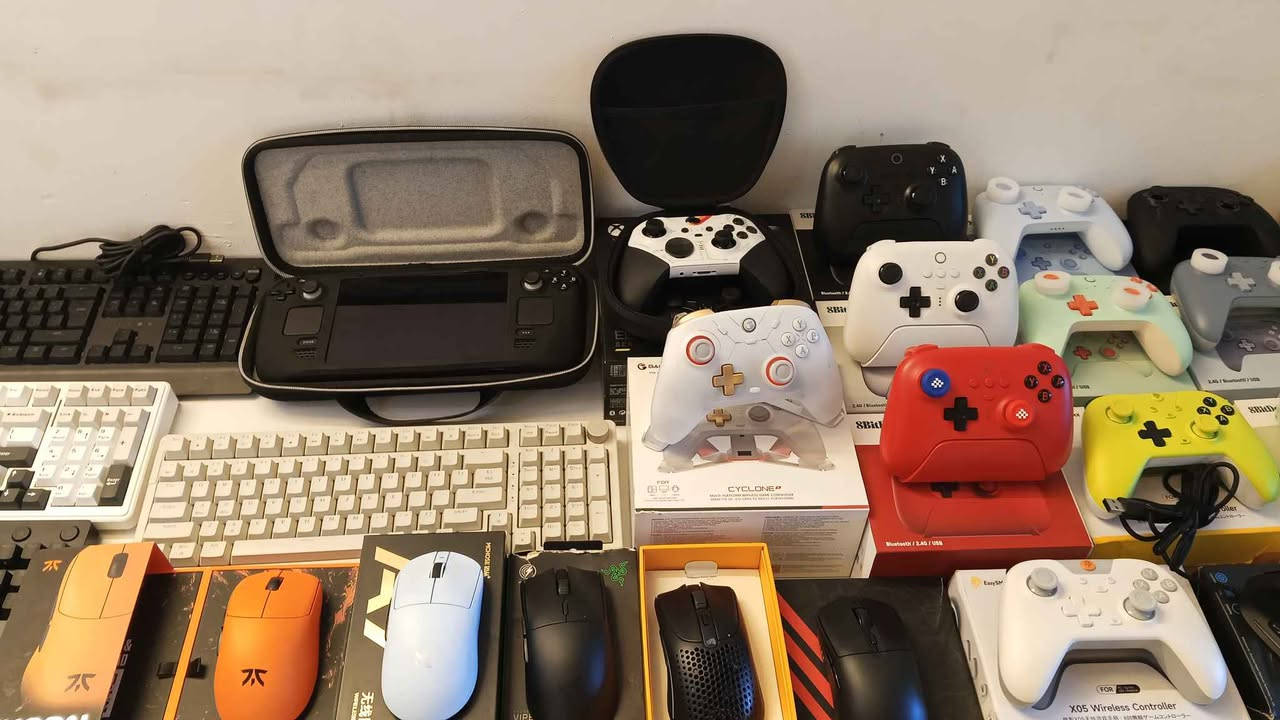 Amana bo froshtn : 
Keyboard AULA F99
keyboard logitech pro
Keyboard razer CYNOSA
Mouse thorn 
mouse glorious model O 2 wireless
mouse razer viper 
mouse A7 wireless
mouse A jazz wireless أربيل, العراق


**إذا كنت صاحب هذا الإعلان وتريد حذفه لأي سبب، رجاءا أرسل رسالة إلى الدعم الفني**