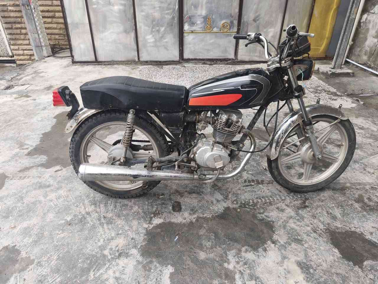 دراجه ايراني نضيفة دراجه شغاله صفاحيات وشوي ترتيب كهربائيات السعر 325 وبيها مجال حك الجية مكاني بغداد رقم *********** واتساب موجود +بيه تبخير
