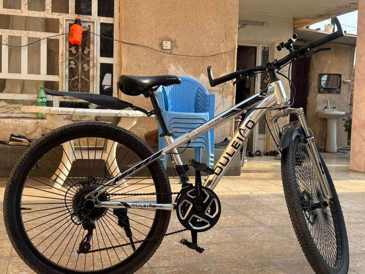 بايسكل للبيع السعر  100بي مجال قليل المكان بيجي حي العصري ***********
