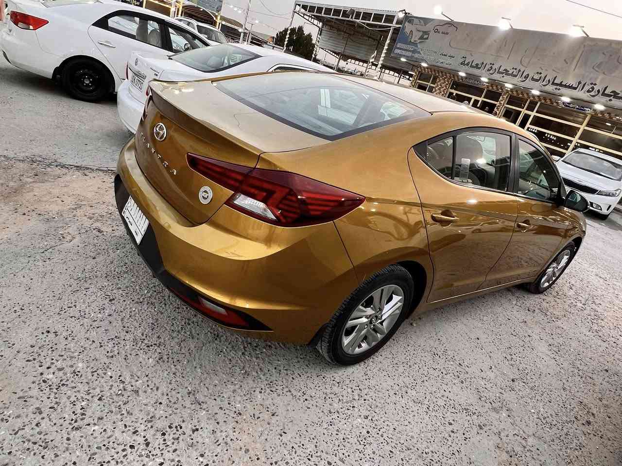 السلام عليكم
النترا 2019 خليجي لون مميز  ذهبي رقم نجف مكانها نجف كفاله من حادث بيها صبغ بنيد وكلير جاملغ امامي وباب وبيها كم حالوبه مكينه1600 مكينه كير كفاله  بديها نضيف جدا داخل نضيف شرط المداور  ***********
