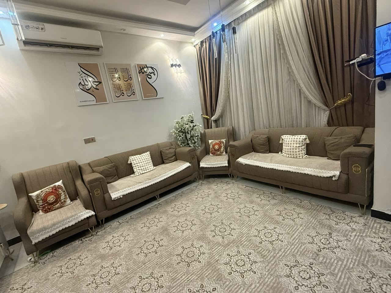 تخم ١٠ مقاعد نظيف جداً استعمال قليل ويا كوشات السعر 500 والمكان البنوك


**إذا كنت صاحب هذا الإعلان وتريد حذفه لأي سبب، رجاءا أرسل رسالة إلى الدعم الفني**