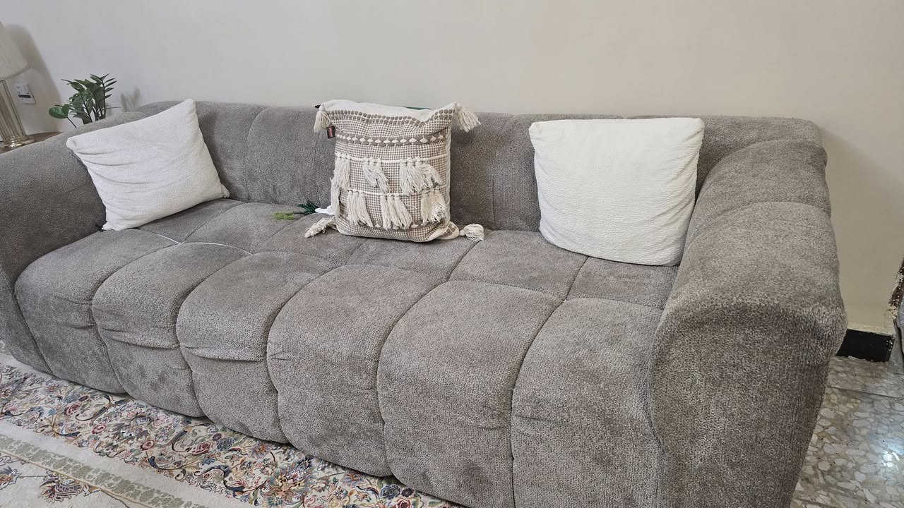 ديوان شغل عراقي قماش خاولي تصميم الببلز الجديد
الديوان كلش نظيف مستعمل تقريبا شهر واحد اخو الجديد 
القياسات 
القنفة 2:20 مترتين و20 سم
الديوان حرف L مجموع 6 مترات و 20 سم 

السعر 800 الف

المكان حي الجهاد التواصل على الرقم ***********
