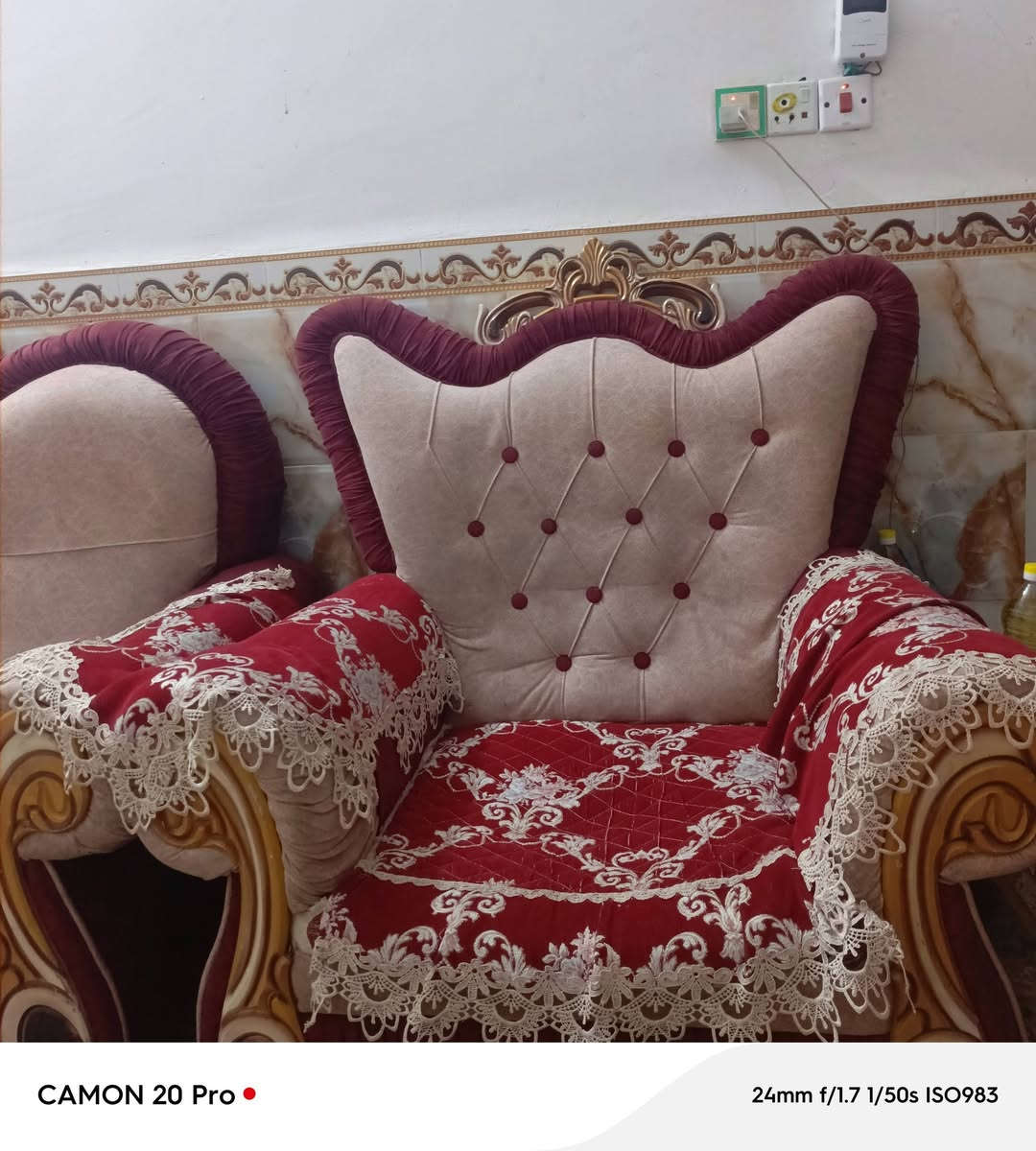 قنفات ملكيات اللبيع 3كبار 2كراسي السعر 250وبي مجال رقم ***********
