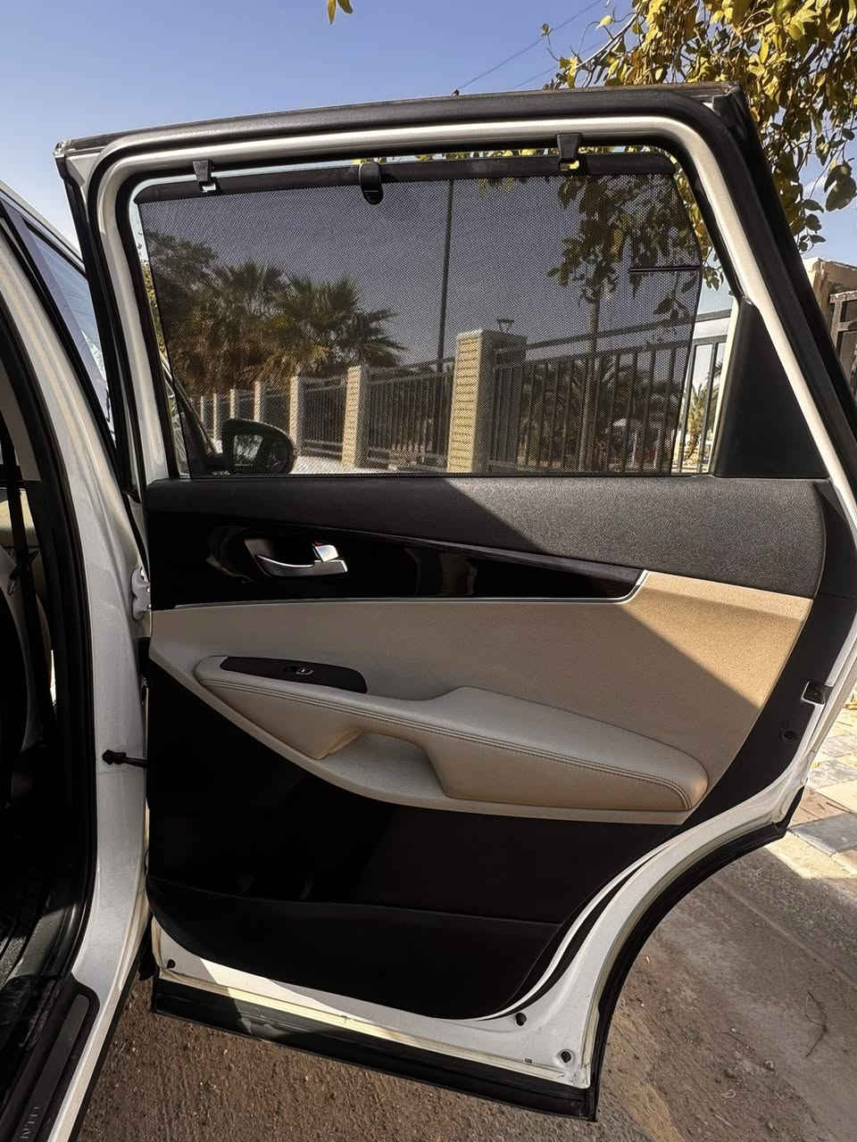 سورنتو 2018 خليجي مكفولة من الضربة والصبغ والتبديل فقط 3 مكانات بارد كلش جديدة السيارة مكينة وكير برغي ممفتوح على البلاد  وصدر جديد وتبريد ثلج وفول مواصفات عدا الفور ويل فقط 
بصمة 
ترحيب يدات ومري 
بانوراما 
داخل ابيض ملكي 
كشنات كهرباء 
٣ قطع تبريد 
مري شفط 
جنطة كهرباء 
لد امامي خلفي 
كامرة دوارة 
حساسات امامية خلفية جانبية 
كشافات 
هواي بيه مواصفات بعد السيارة مابيه اي نقص مكاني بغداد الكرخ السعر 228 للاستفسار ***********
