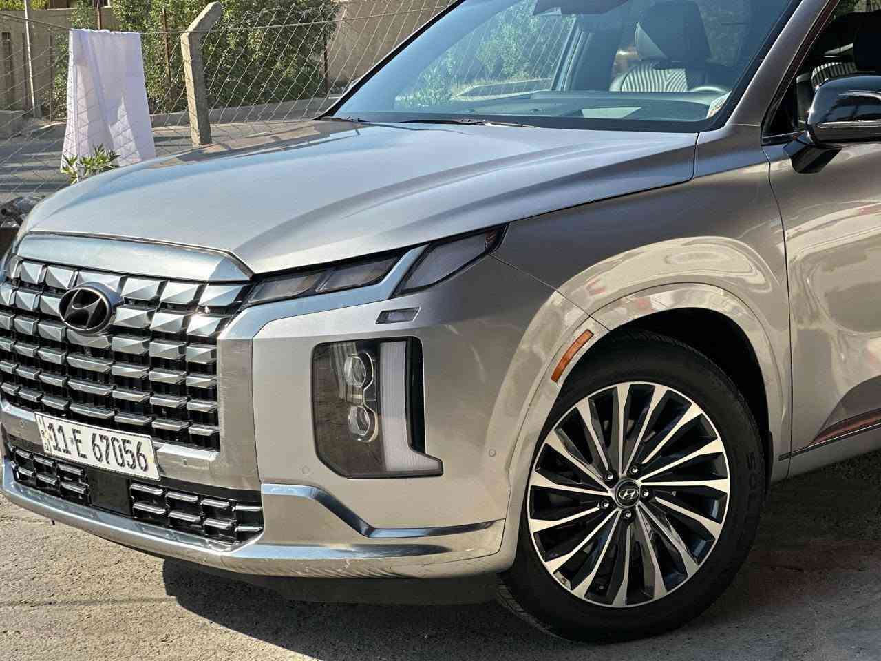 ﷽
للبيع فقط 
‏Hyundai palisade calligraphy 2025
هونداي بلسايد كلگرافي 
الموديل : 2025
الون : سلفر 
العداد : 9 الف ميل قابل للزياده

الضرر : صور الحادث مرفقه بلمنشور تبديل بنيد جاملغات بدون دواخل /
ملاحظه راديترات وبدنه بلاديه

المواصفات :-
1-شاشة عرض داتشو 
2-المحرك   v6    3.8 
3-بصمة تشغيل + بصمة ابواب 
4-اصطفاف ذاتي(تقديم + ترجيع عن طريق الريمونت)  
5-فتحة سقف +بانوراما
6-سماعات هارمن كاردن عدد 16
 7-رادار امامي  + خلفي + جانبي
8-حساسات امامي + خلفي 
9-كامرات عدد 6  360 درجة 
10-كشنات امامي خزن ميموري 
11-كشنات كهربائي تدفئة وتبريد امامي خلفي
12-انارة داخليه (محيطيه) + انارة دشبول 
13-بردات جانبية
14-تبريد مركزي امامي + خلفي منفصل التحكم
15-تحكم ستيرن + شفتات
16-تدفئة ستيرن 
17-مرايا هيتر + تعتيم 
18-صندوق كهربائي شفط + اربع وضعيات فتح صندوق
19-وضعيات قيادة  (5)
20-ويل كب حجم  20 
21-اوتو هولد + نقطة عمياء 
22-سايد بريك بصمة + مثبت سرعة
23-شحن وايرلس 
24-إشارات بالمرايا  + إشارات جانبيه
25-اوتو هولد 
26-تحديد مسار
27-شاشة ديجتال كبيرة
28-تشغيل عن بعد .
29-تدليك كشن . مساج 
30-دفع رباعي 
31-نظام مانع انزلاق 
32-نظام نزول منحدرات
33-كشنات ٧ راكب الخلفيه تحكم كهربائي فتح وسد
34-كار بلي
وبعد بيها هوووواي مواصفات معروف الكلگرافي الVIP فول 1/1
السياره رقم بغداد انكليزي كتاب شهداء وكاله
السعر ٢٣٦
***********
بغداد الامين الثانيه
