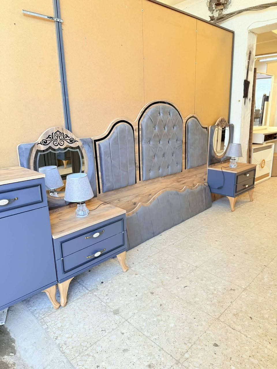 ✨ غرفة تركي كانتري زان الأصلي 9قطع 
نظام ابواب 
سرير مخزن عملي 
 قماش وتر بروف أصلي
✨ نظافة 95/💯
السعر  / مليون و350
 شد ونقل مجاني داخل بغداد
توصيل للمحافظات بأسعار رمزية


**إذا كنت صاحب هذا الإعلان وتريد حذفه لأي سبب، رجاءا أرسل رسالة إلى الدعم الفني**