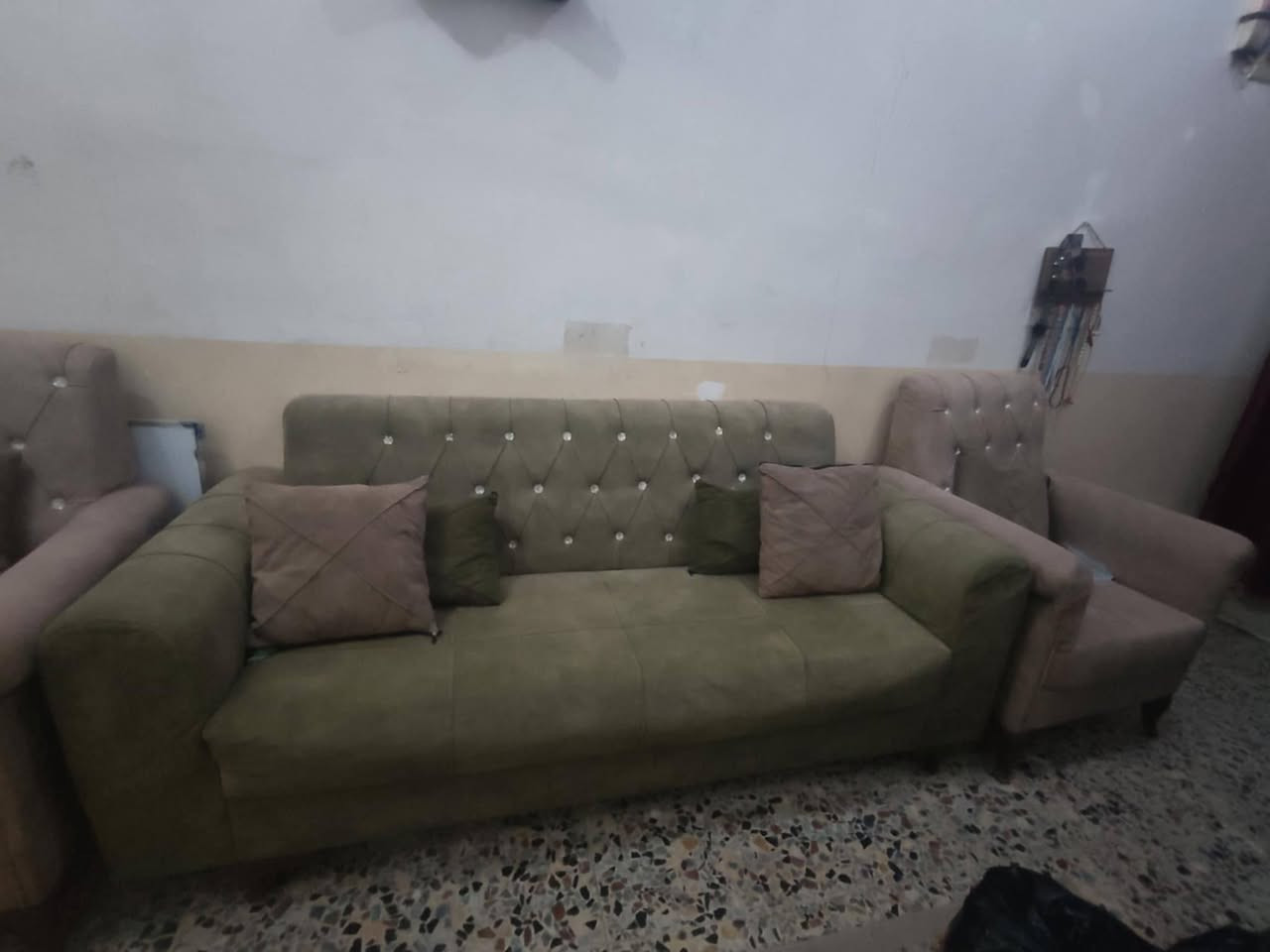 275 الف
7 مقاعد 
بغداد حي اور 
***********
