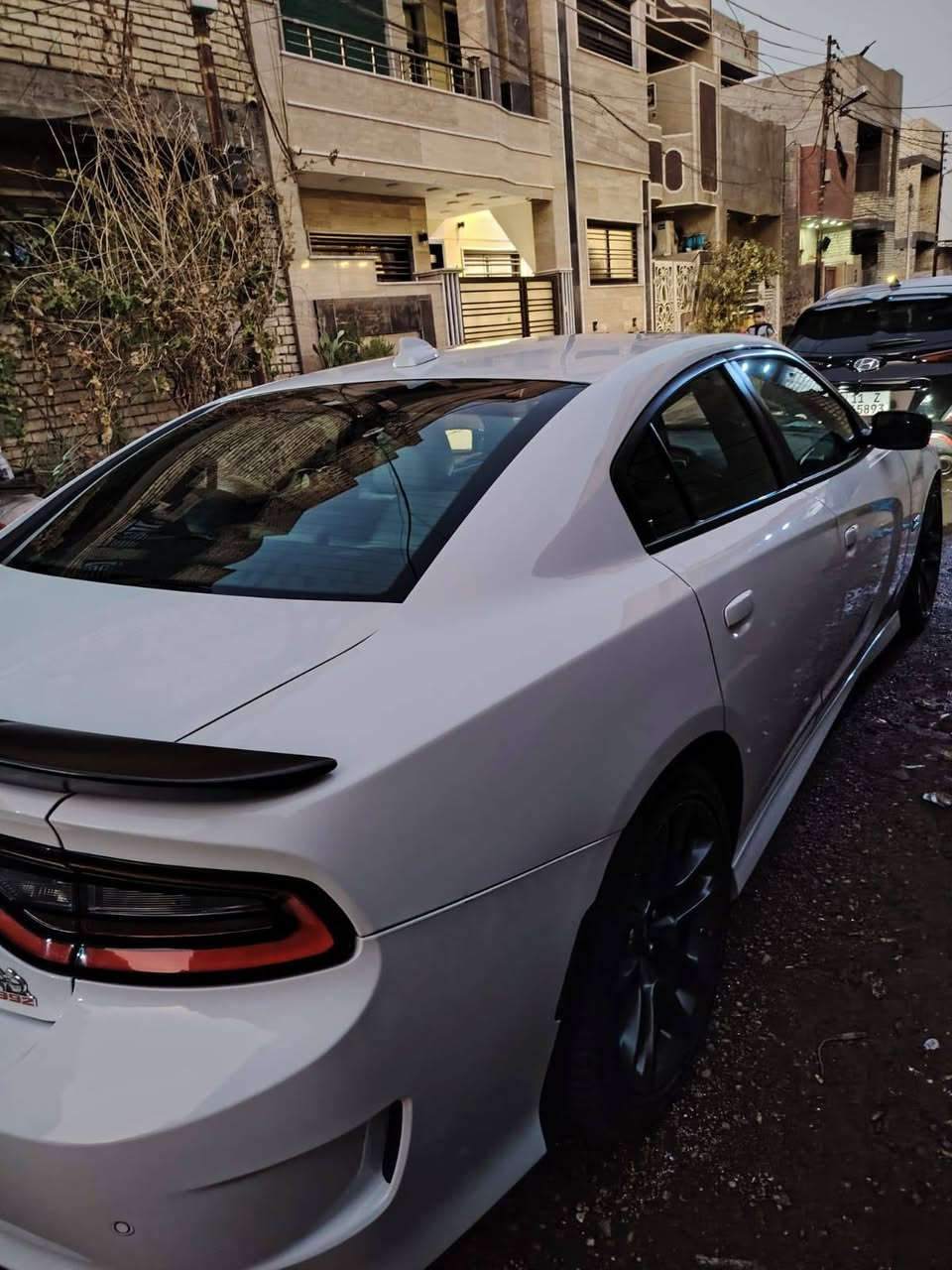 السلام عليكم
دوج جارجر  سكات باك 2023 
محرك 6400 / 8 سلندر 
حادثها جاملغ وبنيد  مبدلات أصليان نفس ألون  بيها بارد بلقماره 
مواصفات 
بصمه 
شاشه 
كأمره 
رادار 
فتحه 
حساس 
شفتات 
تحكم ستيرن 
كشنات جلد وشامو
مكانها بغداد حي البساتين مقابيل محكمه الشعب
 الاستفسار 
رقمي ***********
