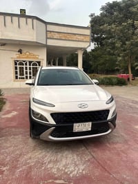 كونا 2022 وارد امريكي فور ويل    .لون ابيض    .محرك2000 دوش   .رادار ا...