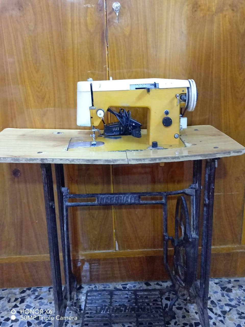 سلام عليكم مكينة بالوني منزلية للبيع شغالة علفحص سعرهة 80 وبيهة مجال قليل للاستفسار ***********
