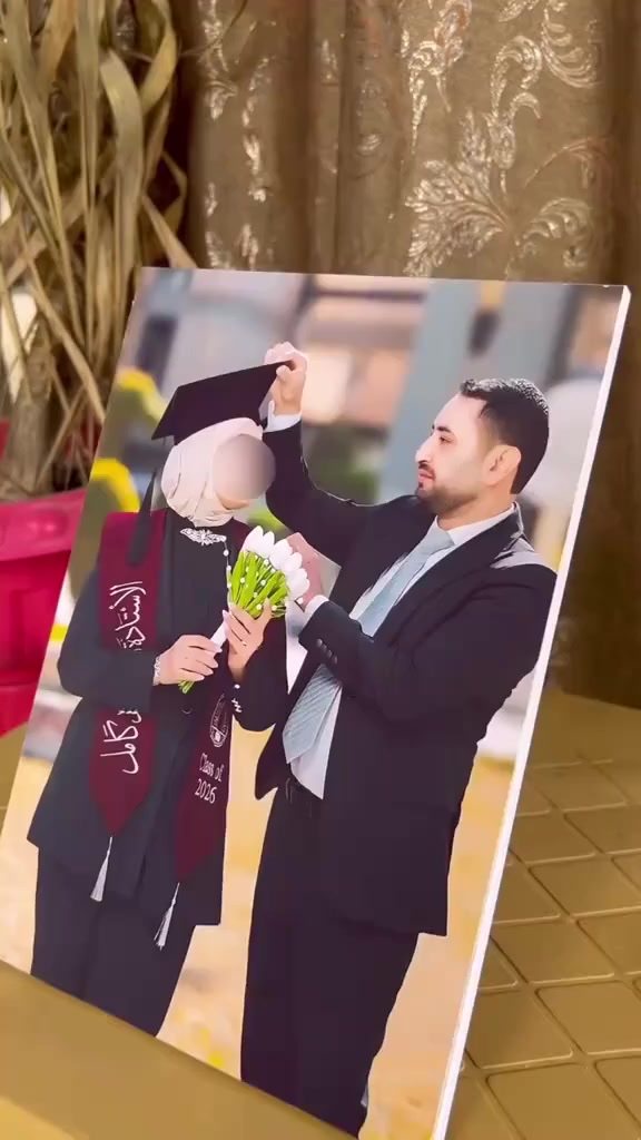 سلام عليكم تتوفر طباعة صور بكافة الاحجام كادر نسائي للحجز واتساب ***********
