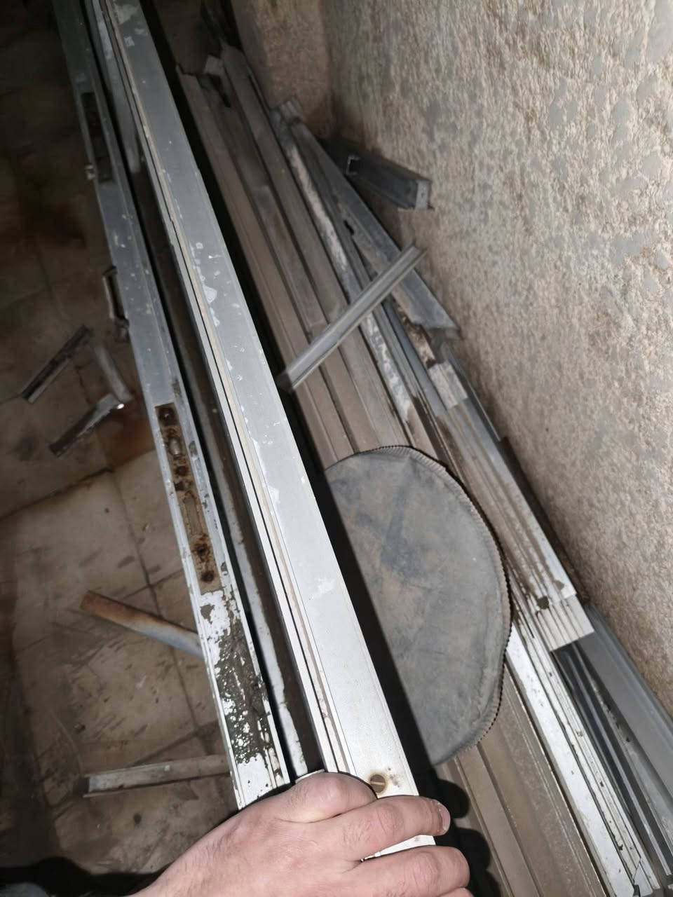 السلام عليكم اخوان هاذا الامنيوم النوع تركي 🇹🇷 مامستخدم بس تنضيف نوعيه حلو موجوده هاي الكميه حوالي 20-15 كيلو الي يريد يراسلني وينطيني سعره


**إذا كنت صاحب هذا الإعلان وتريد حذفه لأي سبب، رجاءا أرسل رسالة إلى الدعم الفني**