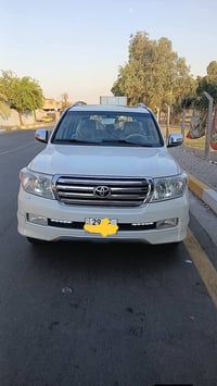 لاندكروز 2011 ستينيه رقم واسط  نكليزي بسمي كشن السايق كهرباء 3 دكم كشن...
