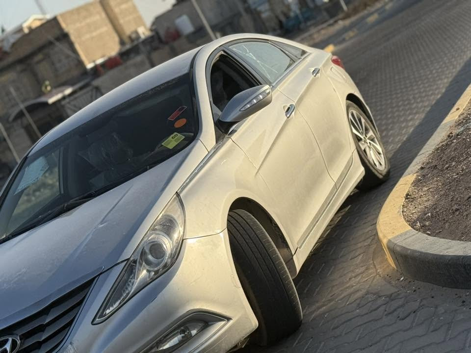 سوناته 2014
فقط بيع  بدون مراوس واعتذر من الجميع 

جاهزه من كلشي مابيه اي نقص 

بانزين مو غاز 

متومه وكامله 

كصه جنطه كصه وحده 

تخم تاير + ويل 

تبريد ثلج شرط صارلي سبوع من شاد كمبريسر وغاز 

حداديه طوبه 

سياره مابيه اي نقص 

السعر 52. وبيه مجال مكاني بصره 

***********
