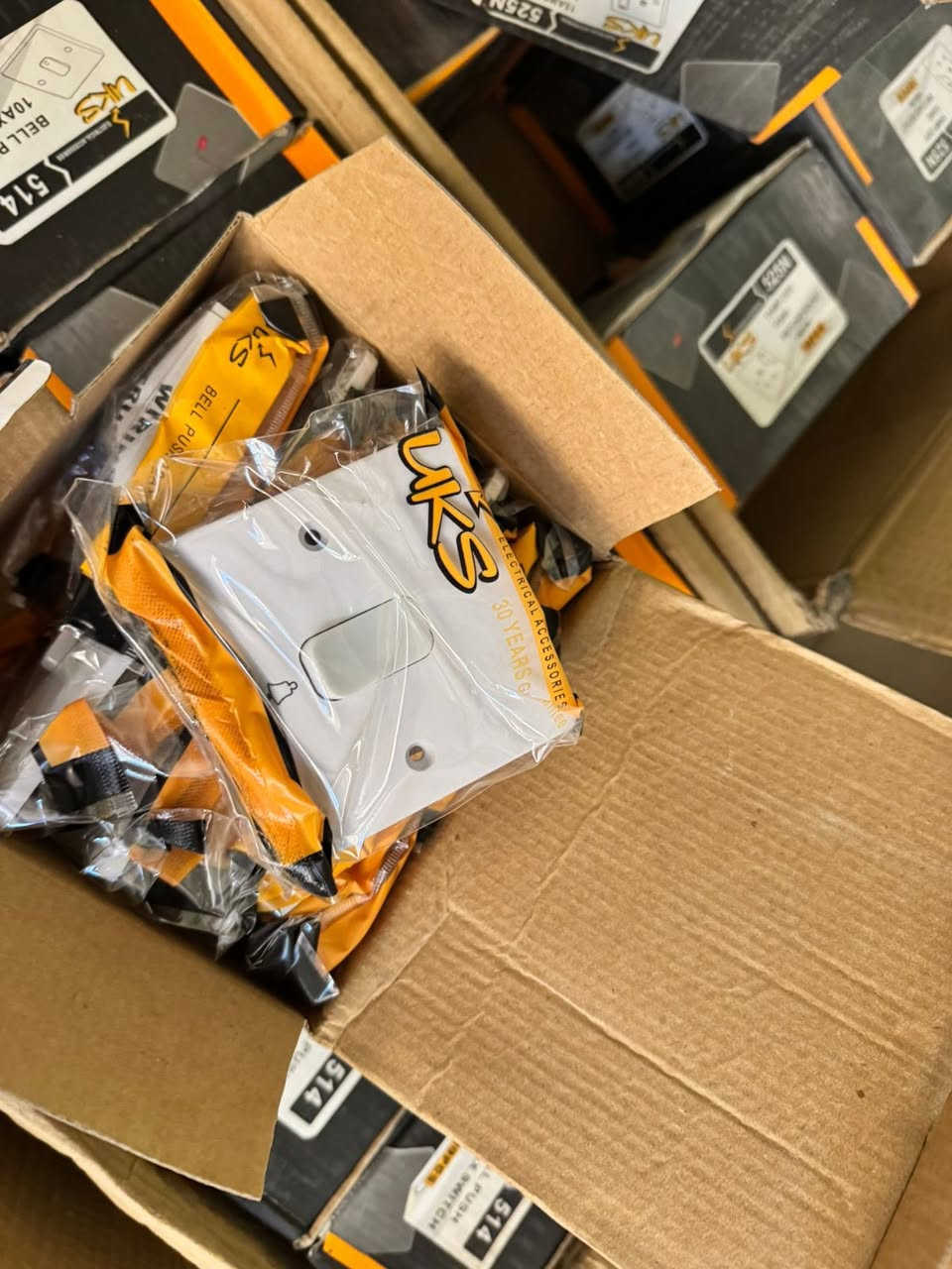 سويجات ابيض
متوفر ٣٠٠ كارتون
يحتوي الكارتون على ١٠٠ قطعه 
سعر القطعه ٧٥٠ دينار 
***********
