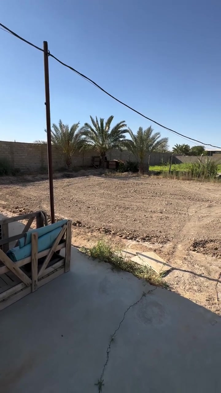 السلام عليكم دونم للبيع الكرغوليه سند 25 ب اسمي  يحتوي على بيت محتويات البيت استقبال وصاله ومطبخ 2 غرف نوم وصحيات 
‏
العنوان : الكرغوليه شارع البزل خلف سوبر ماركت الهدى بفرع عامود 14 

للتواصل *********** ‏
